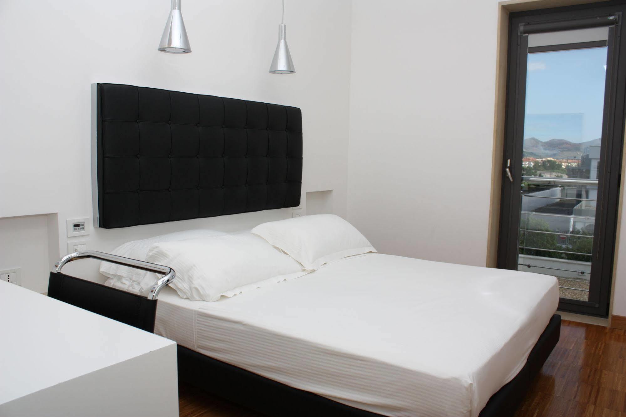 Hotel Del Conte ฟอนดี ภายนอก รูปภาพ