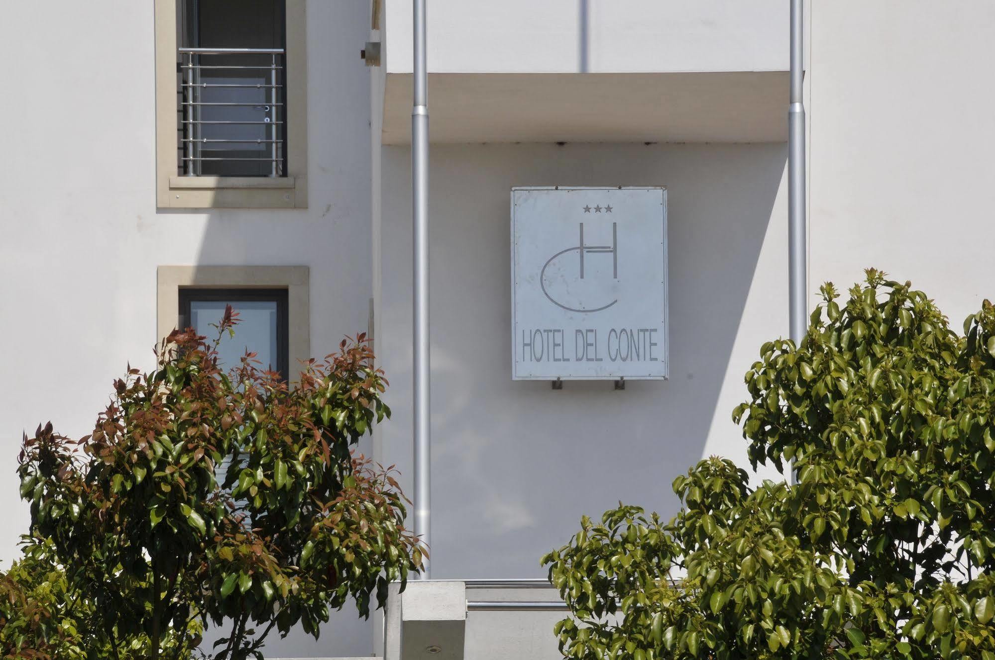Hotel Del Conte ฟอนดี ภายนอก รูปภาพ
